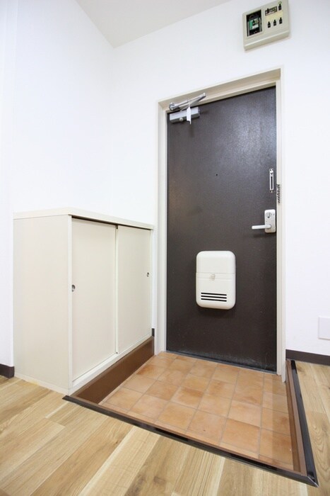 物件内観写真12　(玄関)