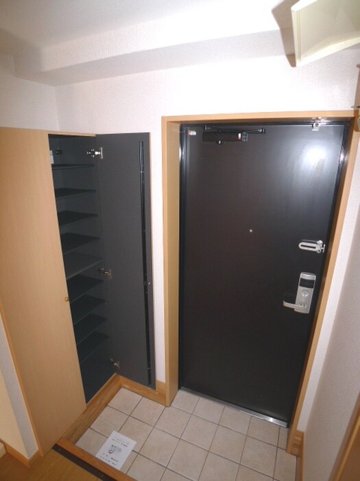 物件内観写真18　(玄関)