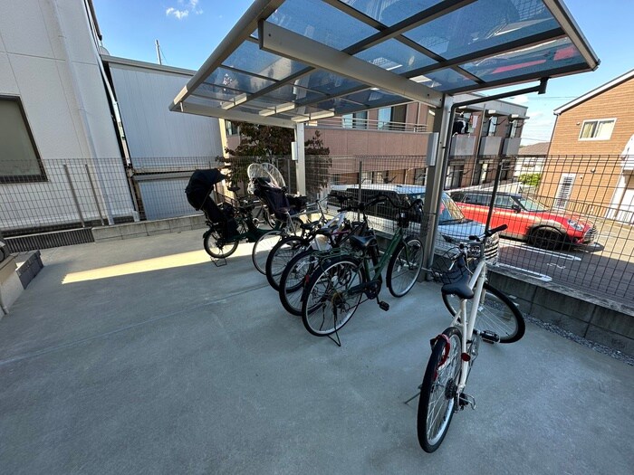 物件外観写真3　(駐輪場)