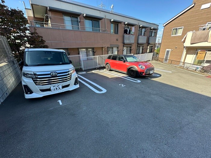 物件外観写真6　(駐車場)