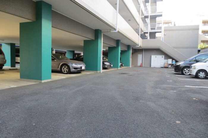 物件外観写真3　(駐車場)