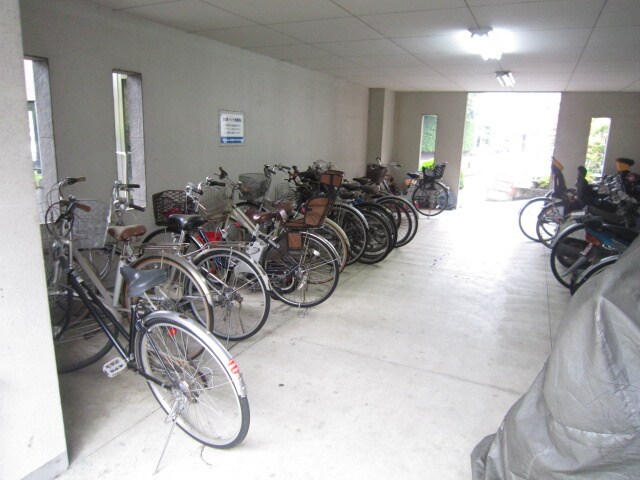 物件外観写真5　(駐輪場)