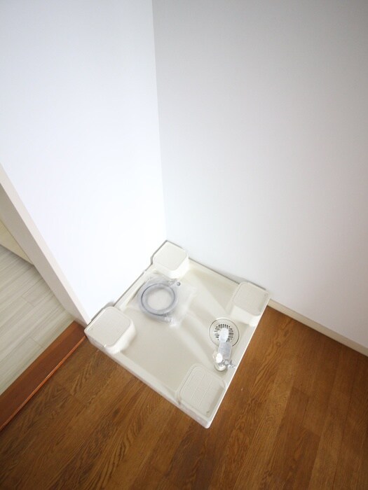 物件内観写真13　(洗濯機置場)