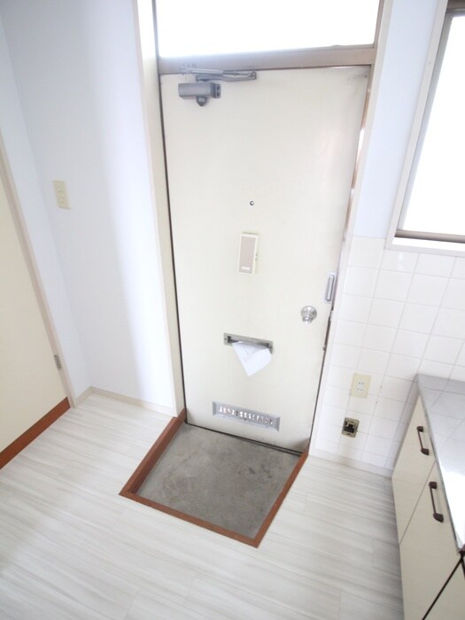 物件内観写真16　(玄関)