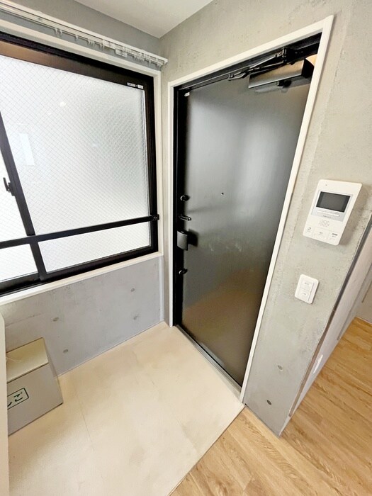 物件内観写真15　(玄関)