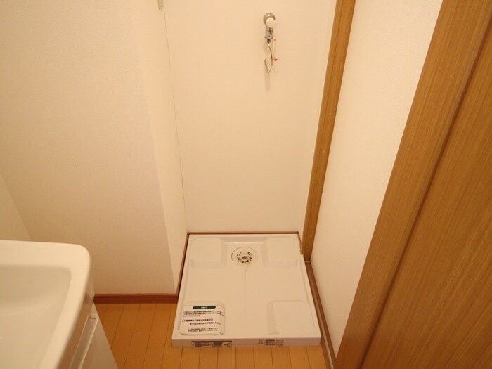 物件内観写真12　(洗濯機置場)