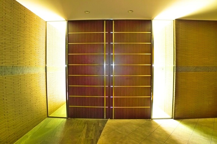 物件外観写真2　(エントランス部分)