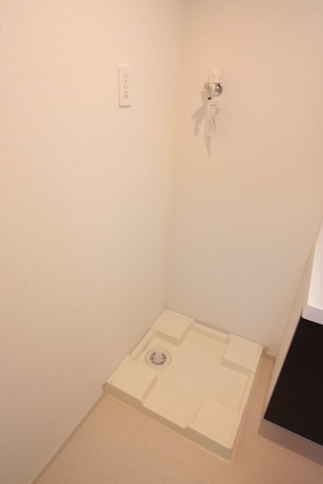 物件内観写真12　(洗濯機置場)