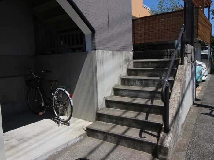 物件外観写真5　(エントランス部分)