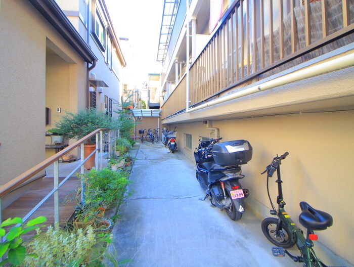 物件外観写真4　(駐輪場)