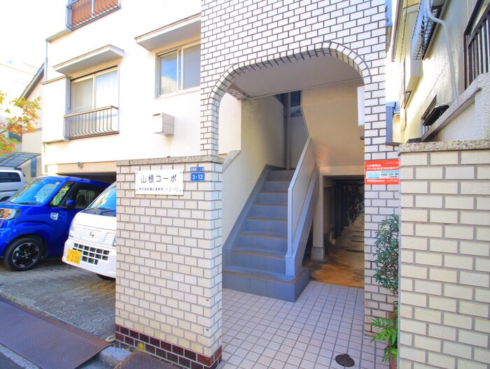 物件外観写真5　(エントランス部分)