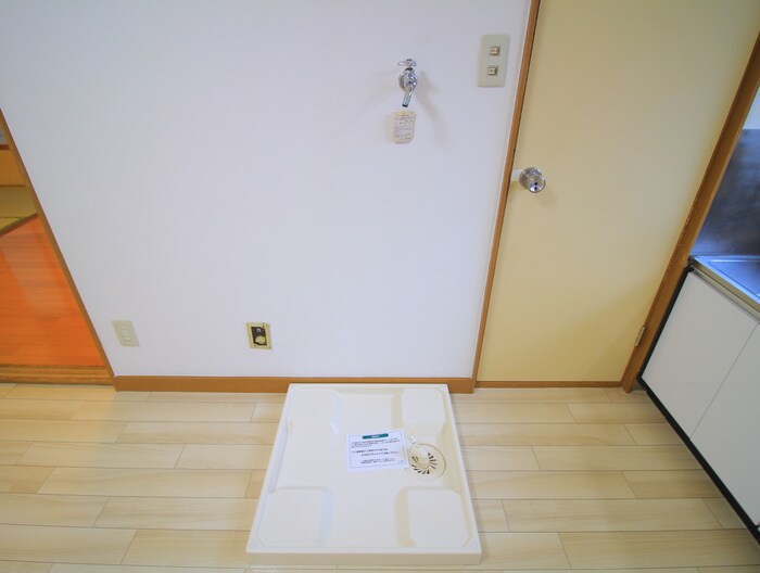 物件内観写真16　(洗濯機置場)