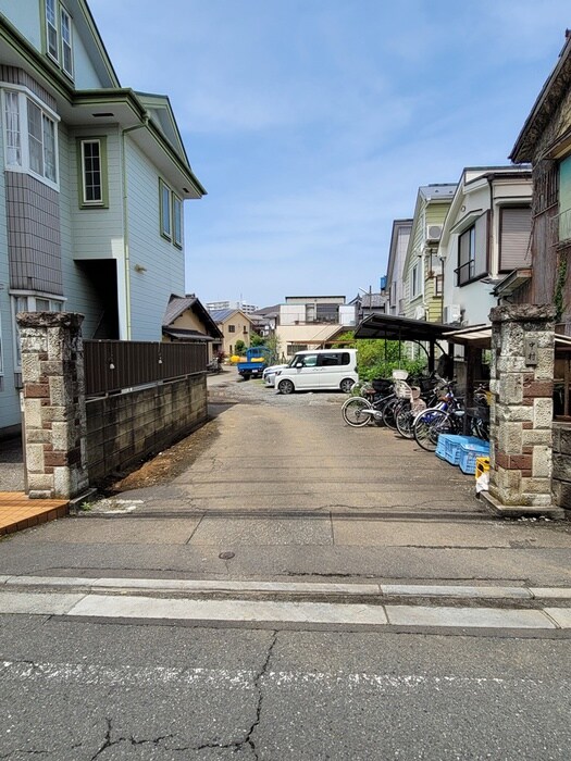 物件外観写真2　(駐車場)