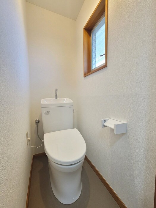 物件内観写真12　(トイレ)