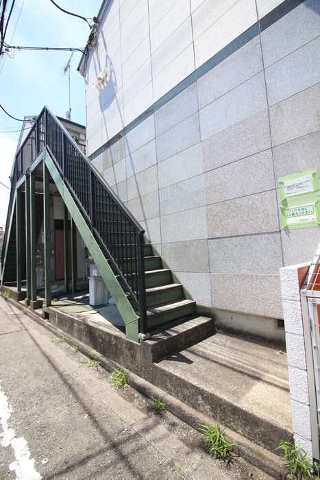 物件外観写真3　(エントランス部分)