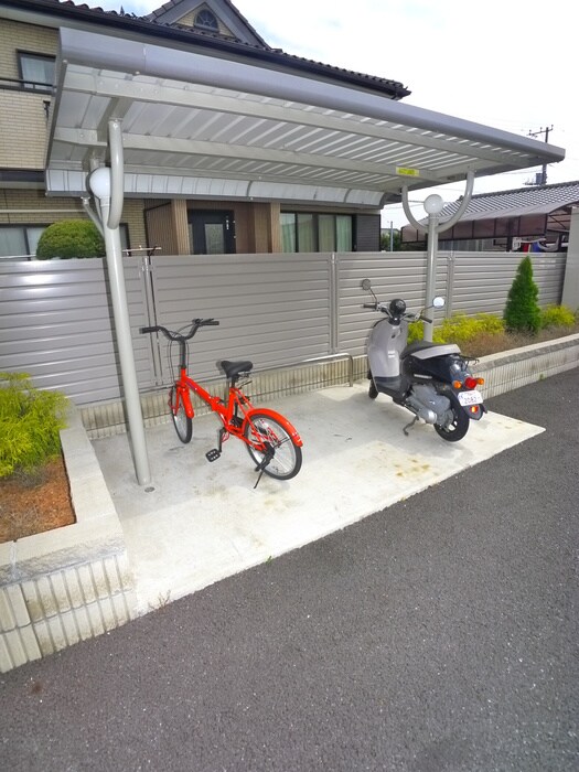 物件外観写真3　(駐輪場)