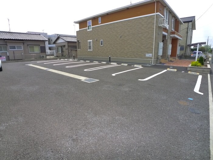 物件外観写真4　(駐車場)