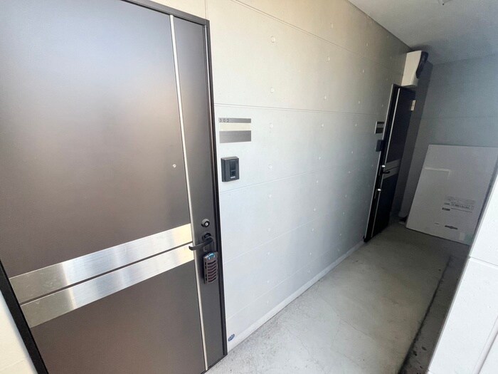 物件外観写真4　(エントランス部分)