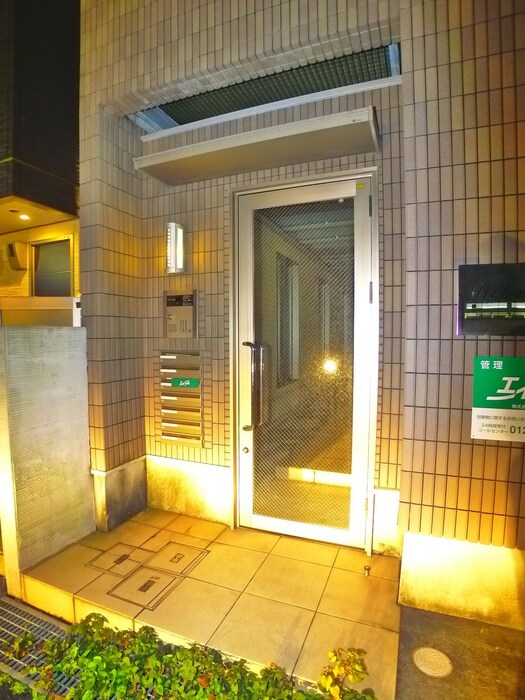 物件外観写真5　(エントランス部分)