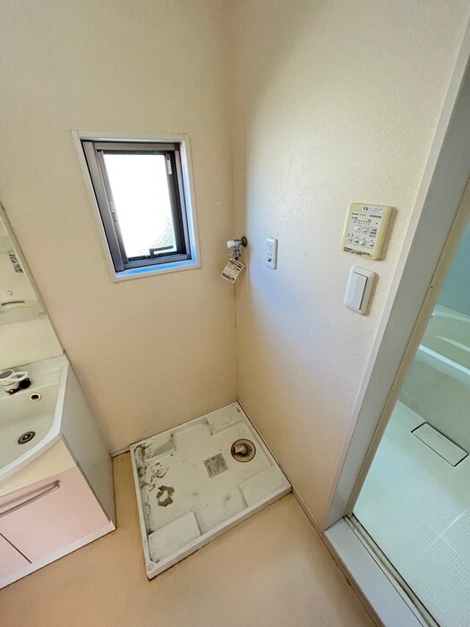 物件内観写真15　(洗濯機置場)