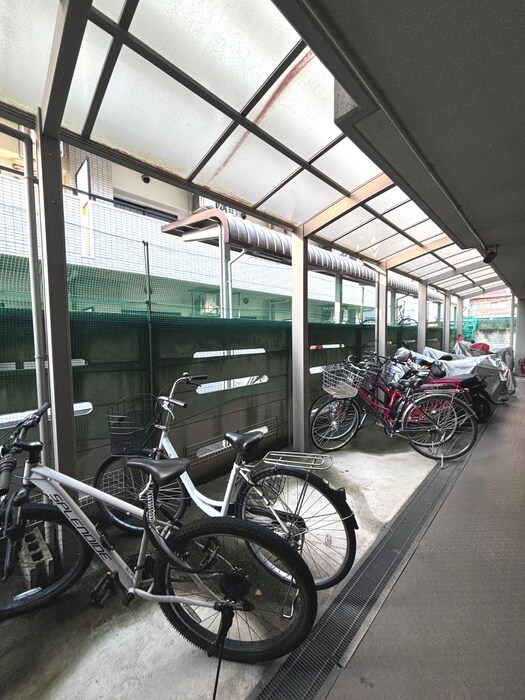 物件外観写真3　(駐輪場)