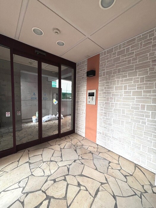 物件外観写真4　(エントランス部分)