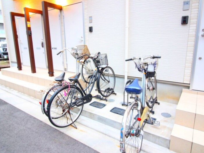物件外観写真4　(駐輪場)