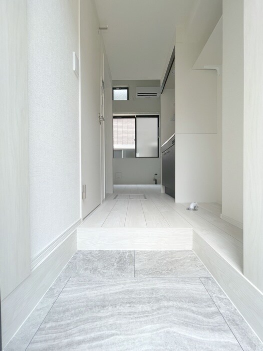 物件内観写真7　(玄関)