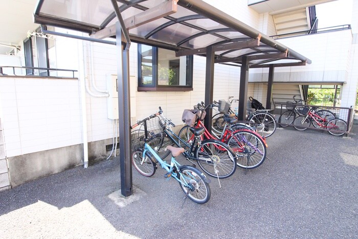物件外観写真4　(駐輪場)