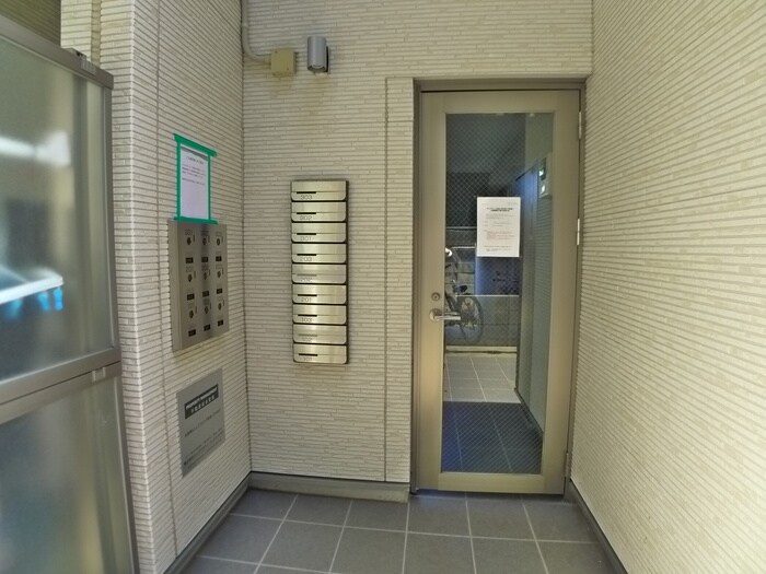物件外観写真3　(エントランス部分)
