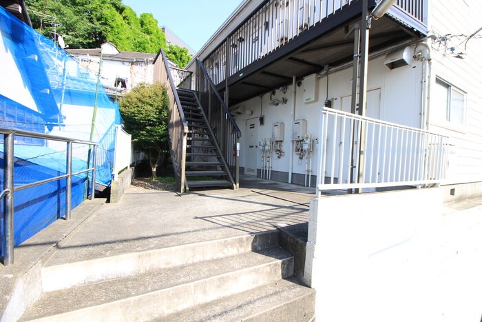 物件外観写真3　(エントランス部分)