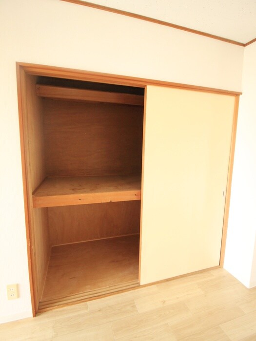 物件内観写真12　(収納)