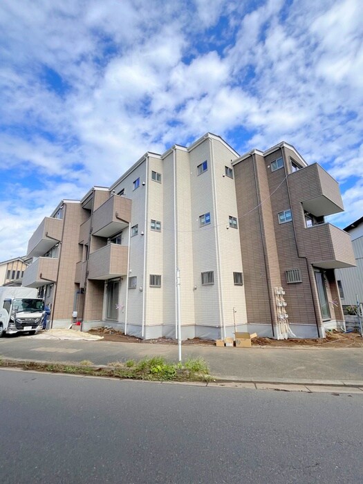 物件外観写真1　(建築中)