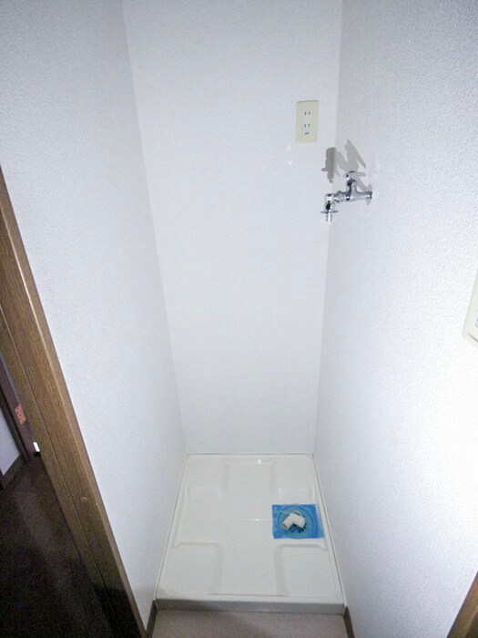 物件内観写真13　(洗濯機置場)