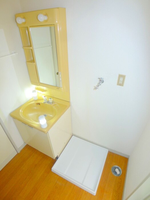 物件内観写真14　(洗濯機置場)