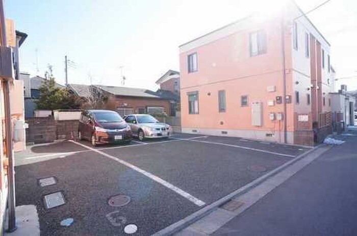 物件外観写真4　(駐車場)