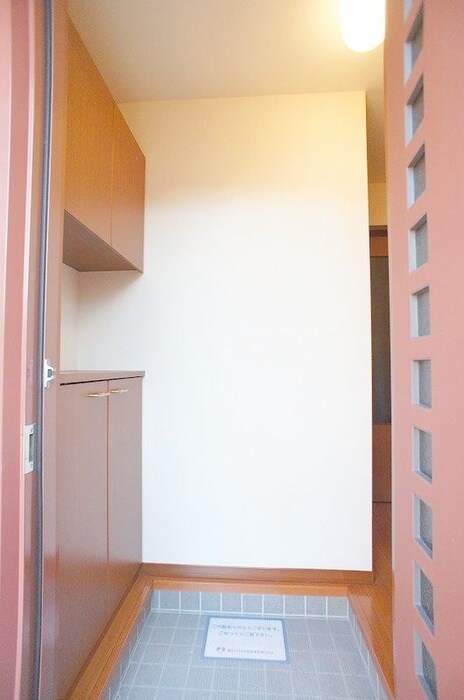 物件内観写真15　(玄関)