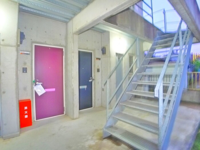 物件外観写真4　(エントランス部分)