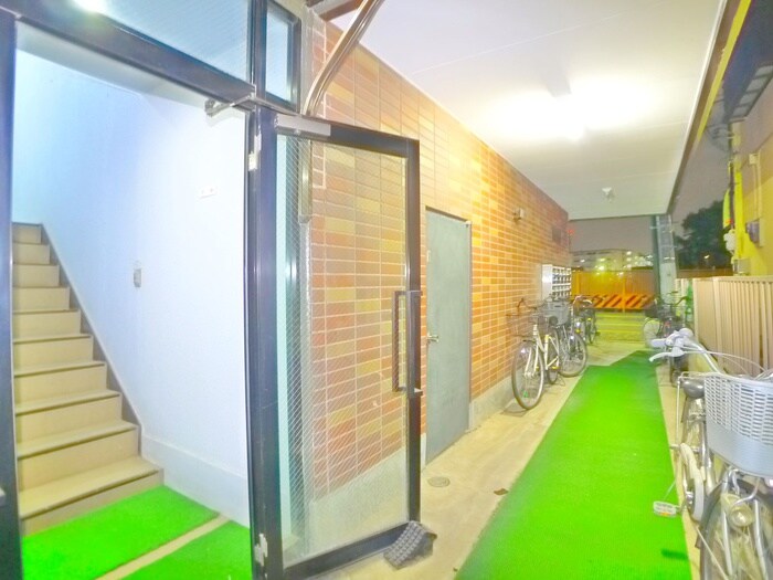 物件外観写真3　(駐輪場)