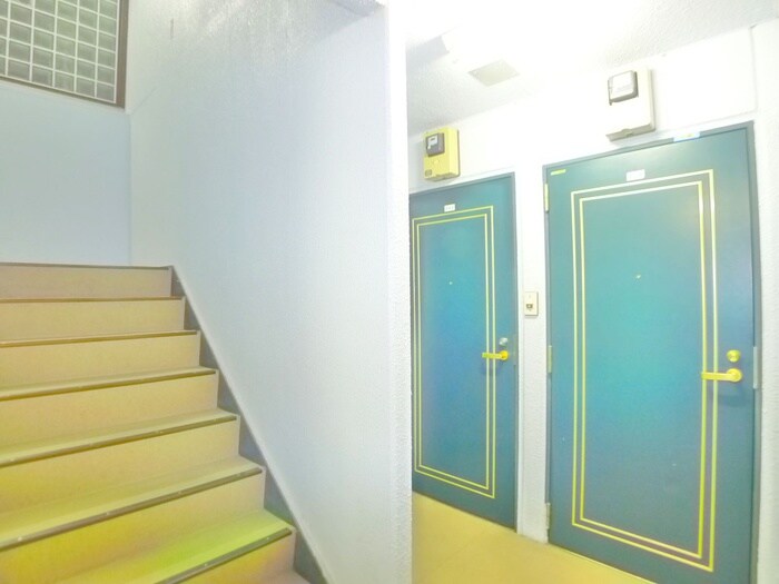 物件外観写真5　(エントランス部分)