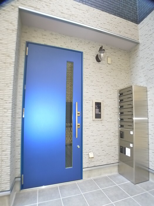 物件外観写真3　(エントランス部分)