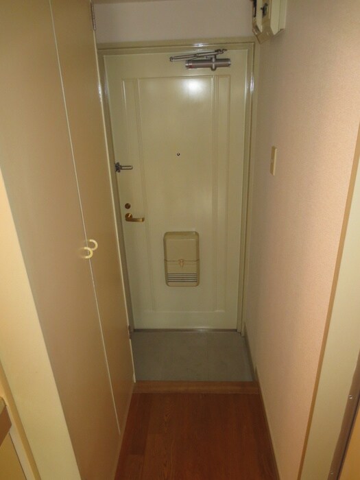 物件内観写真16　(玄関)