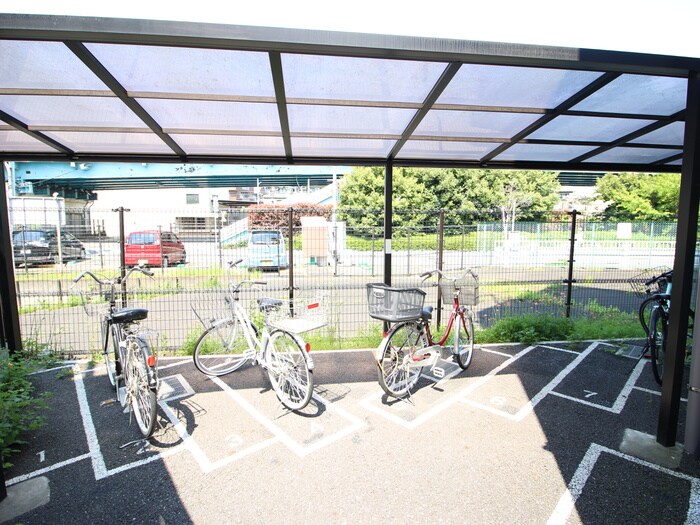 物件外観写真5　(駐輪場)