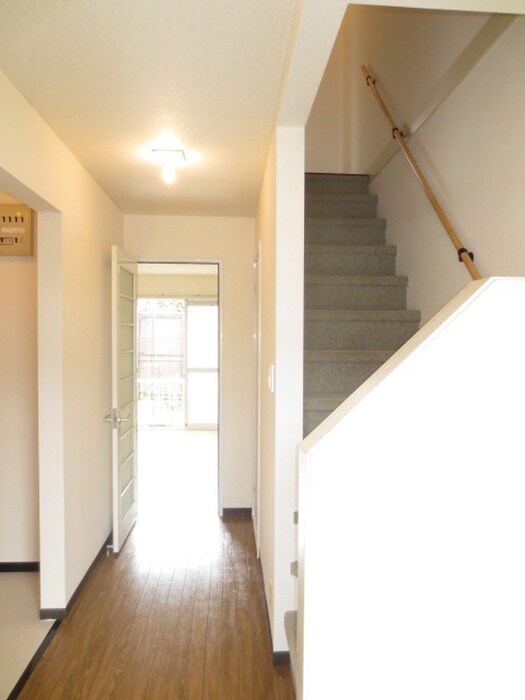 物件内観写真13　(玄関)