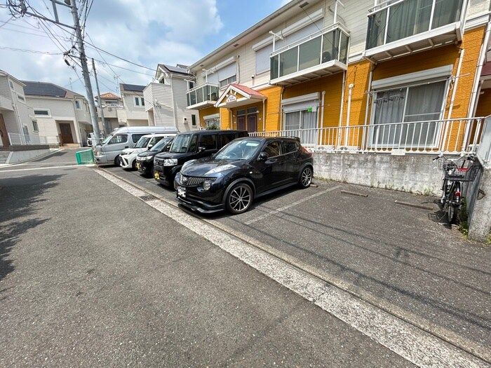 物件外観写真4　(駐車場)