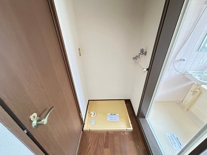 物件内観写真14　(洗濯機置場)