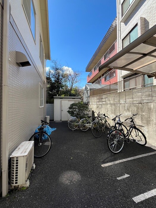 物件外観写真6　(駐輪場)