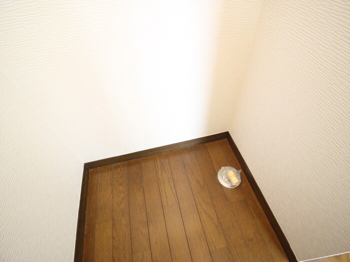 物件内観写真14　(洗濯機置場)