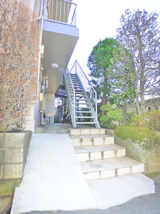 物件外観写真4　(エントランス部分)