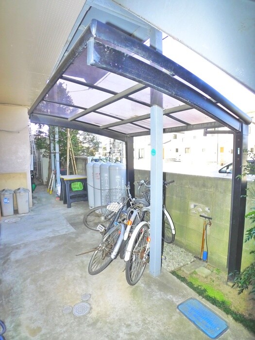 物件外観写真5　(駐輪場)